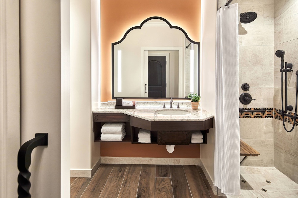 Room, 1 King Bed (Mobility Accessible, Roll-In Shower)