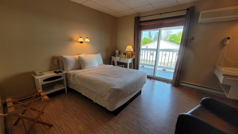 Economy Room, 1 Double Bed, Balcony photo 2