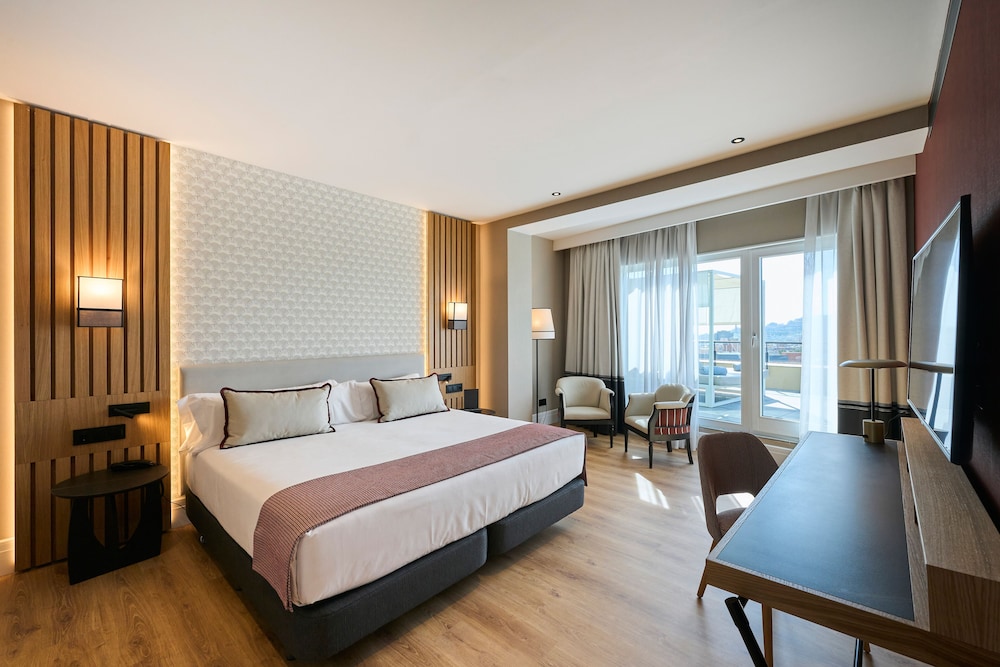 Junior Suite, Private Pool (Deluxe) thumbnail 5