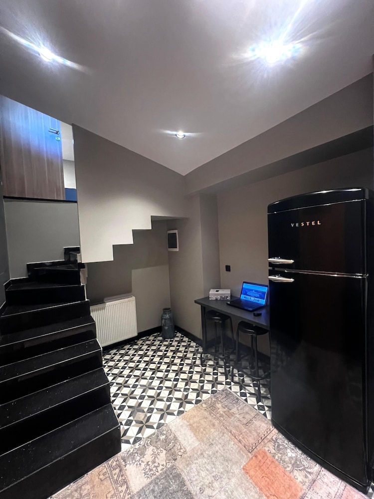 Basic Apartment photo 2
