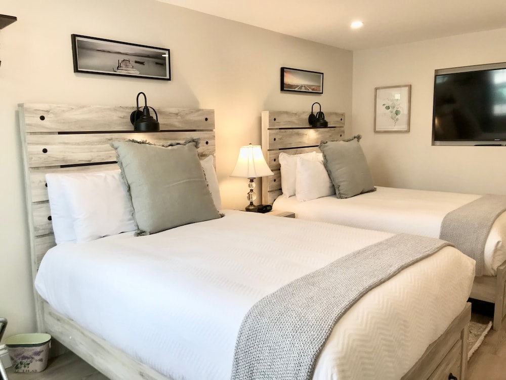 Deluxe 2 Double beds