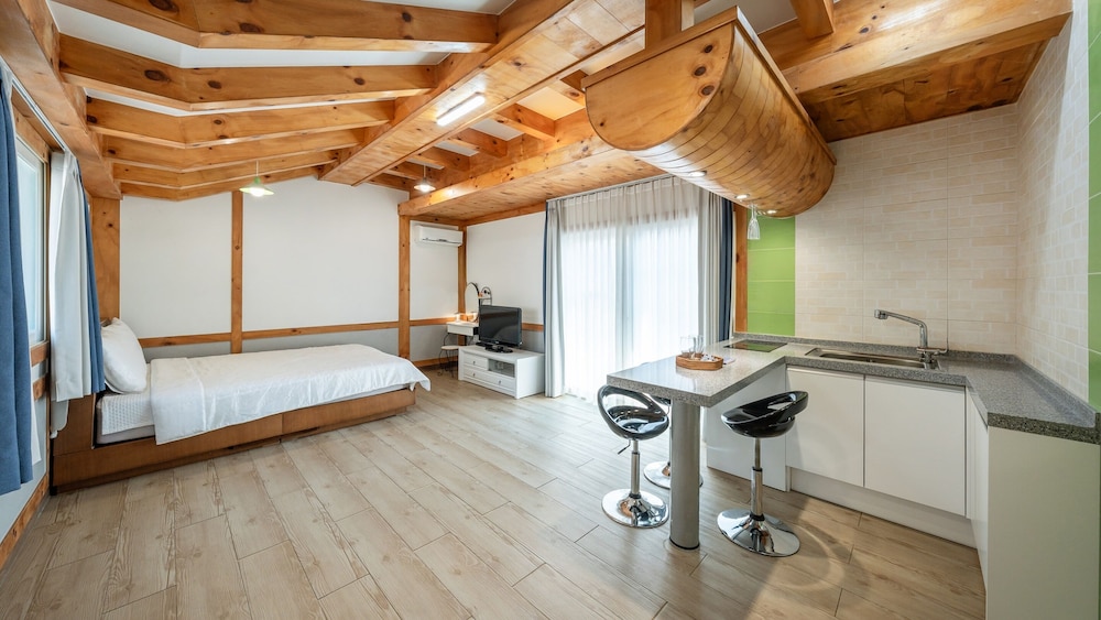 Basic Room, 1 Bedroom (Earthen Stove Room(Pet/ Private BBQ))