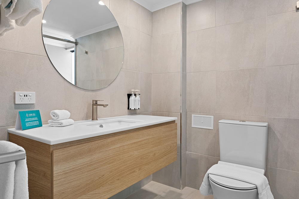 Ocean Twin Queen Room - Photo 6