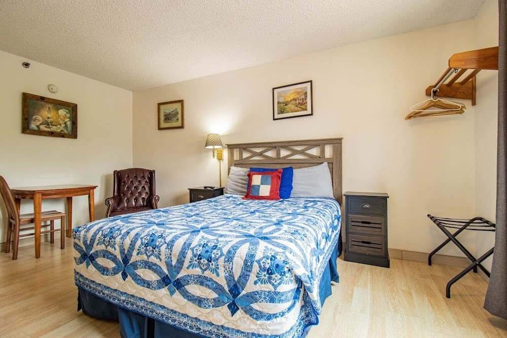 Classic Room, 1 Queen Bed photo 1
