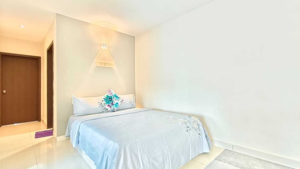 Signature Apartment, 2 Bedrooms, City View, Corner photo 1