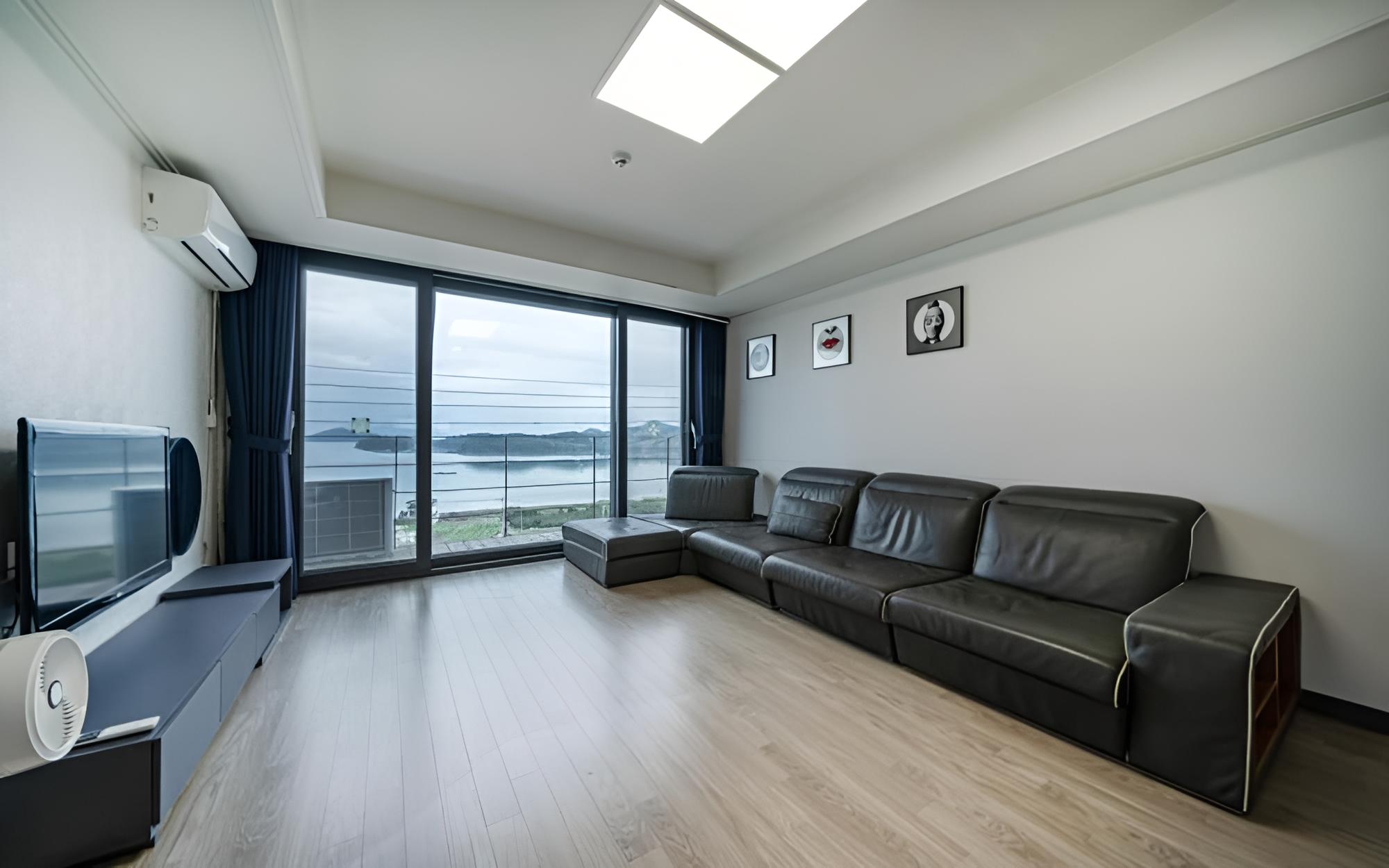 Room (Room 101 (Ocean View)) photo 1