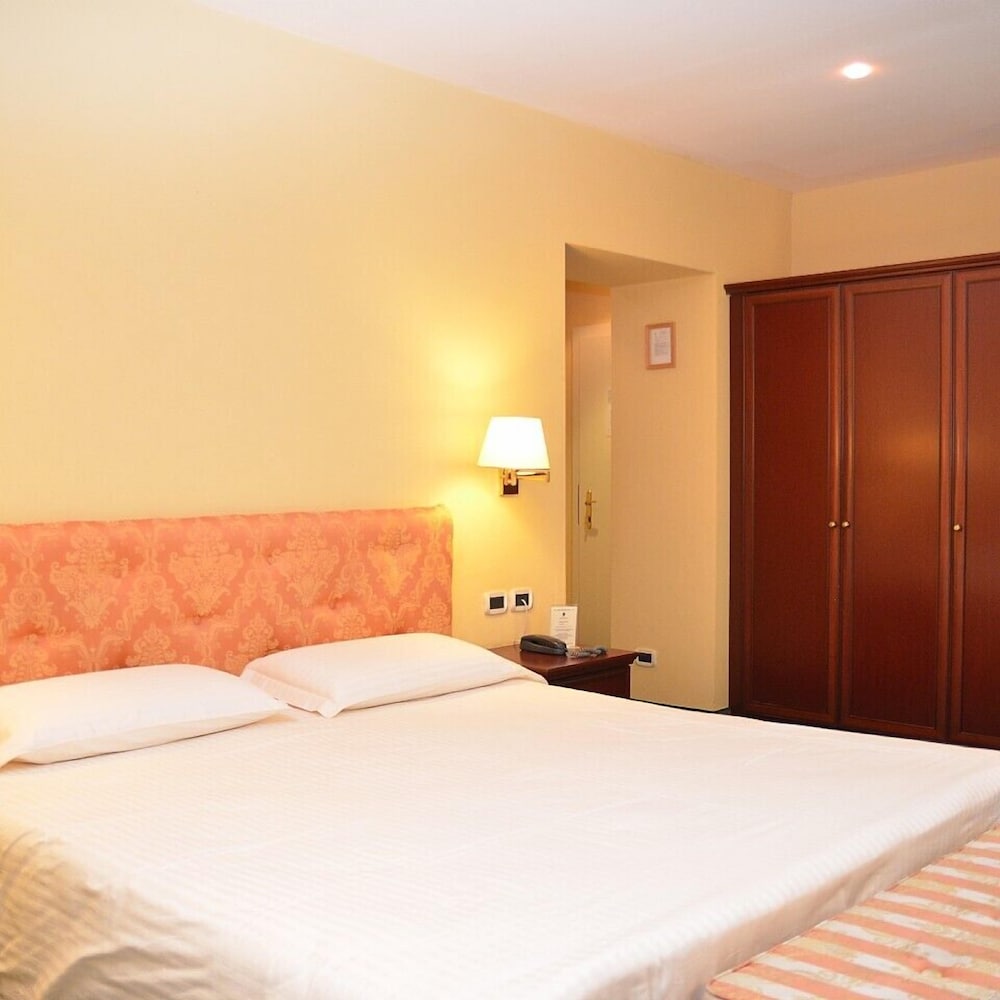 Double or Twin Room photo 1