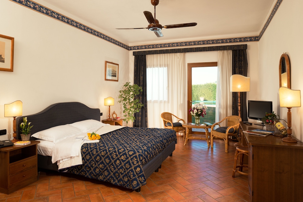 Standard Double or Twin Room - Photo 2