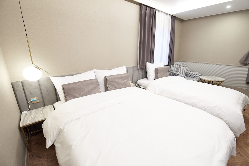 Deluxe Twin Room - Photo 8
