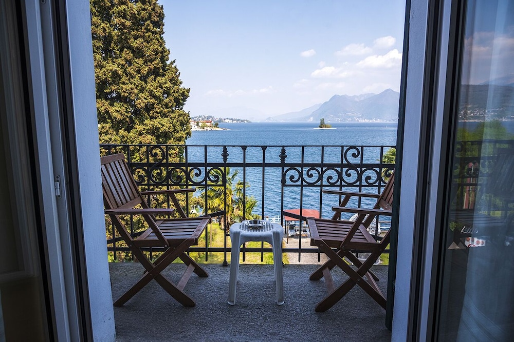 Superior Quadruple Room, Lake View photo 2