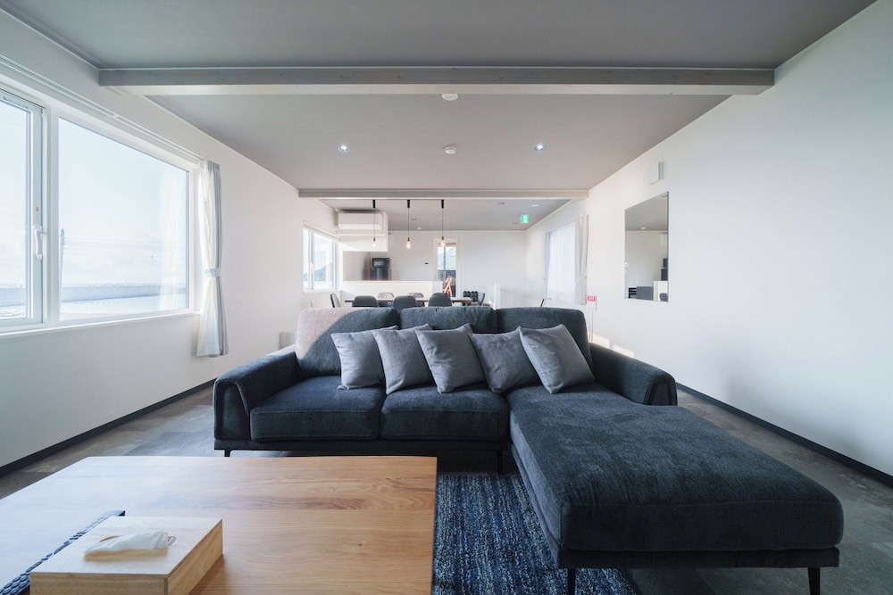 Comfort House, Sea View