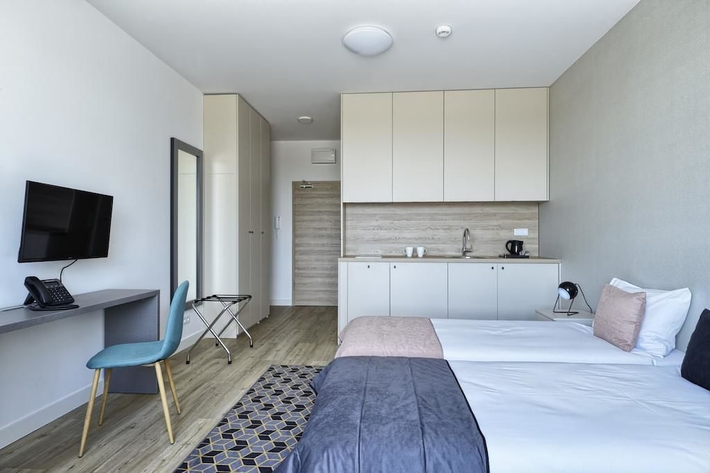 Standard Twin Room - Photo 4