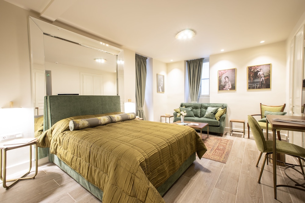 Junior Studio Suite, Garden View (Garden Suite, Semi Basement) photo 2