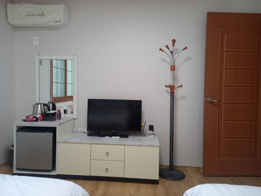 Double Single Room - Photo 11