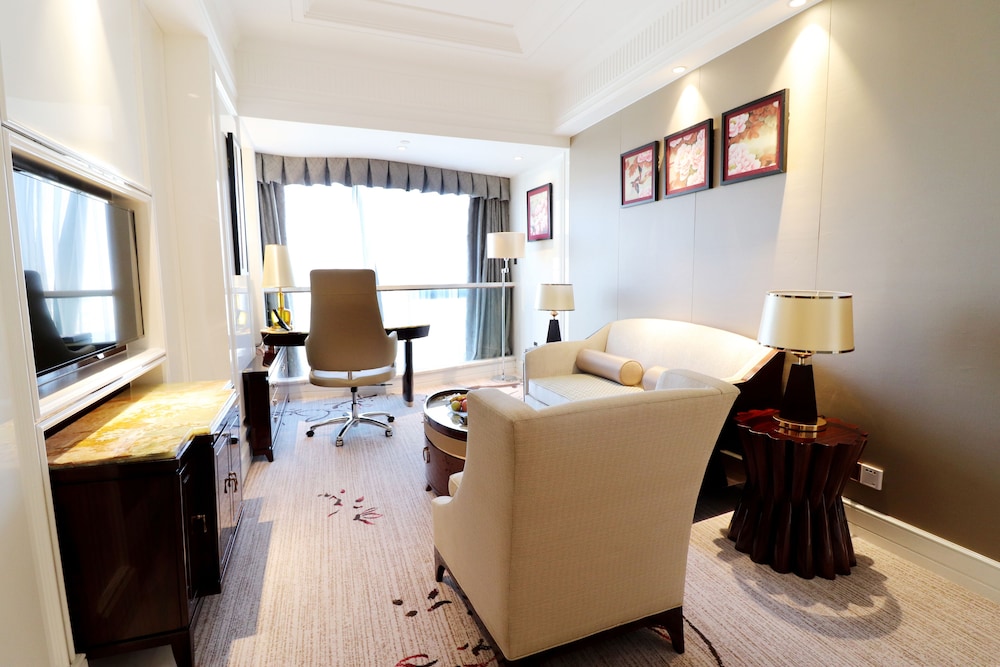 Executive Deluxe Suite