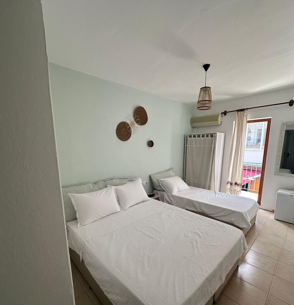 Basic Triple Room photo 1