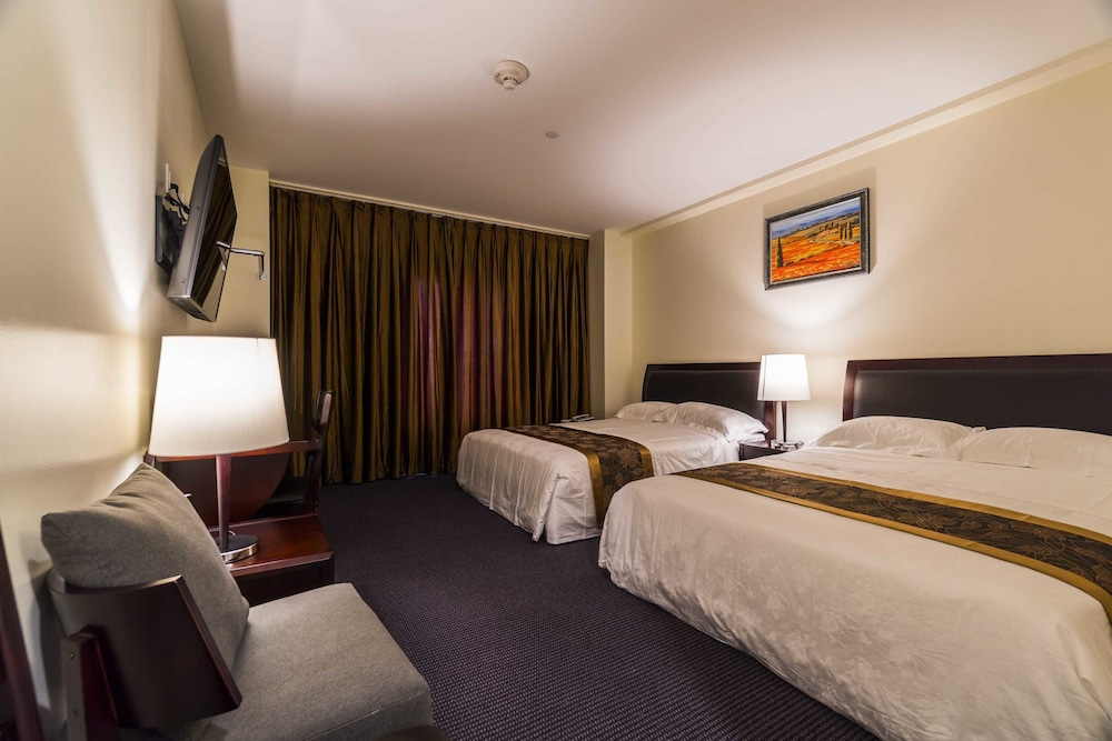 Classic Double Room, 2 Queen Beds photo 3