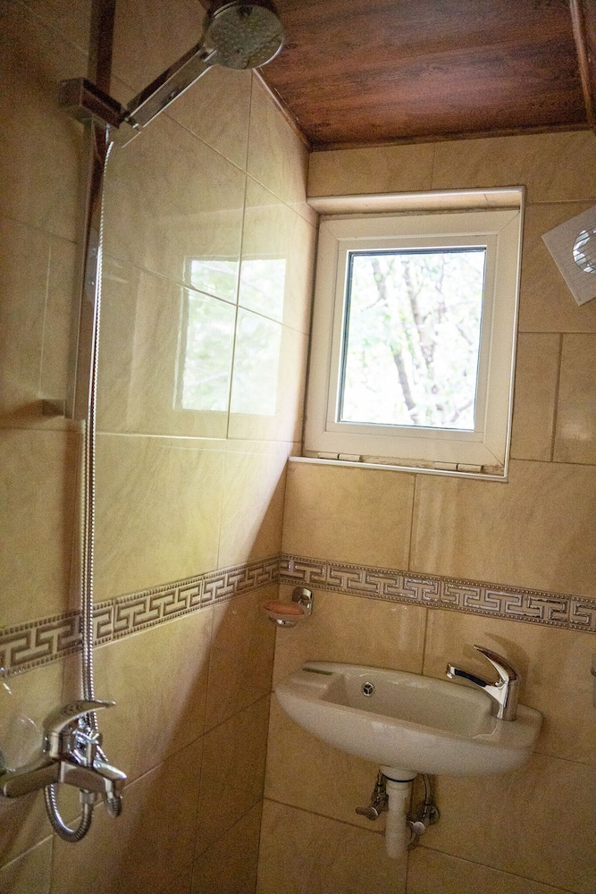 Cabin photo 2