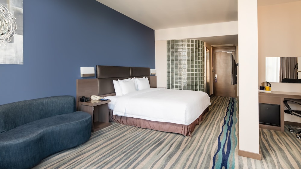 Suite (Coin Building View)