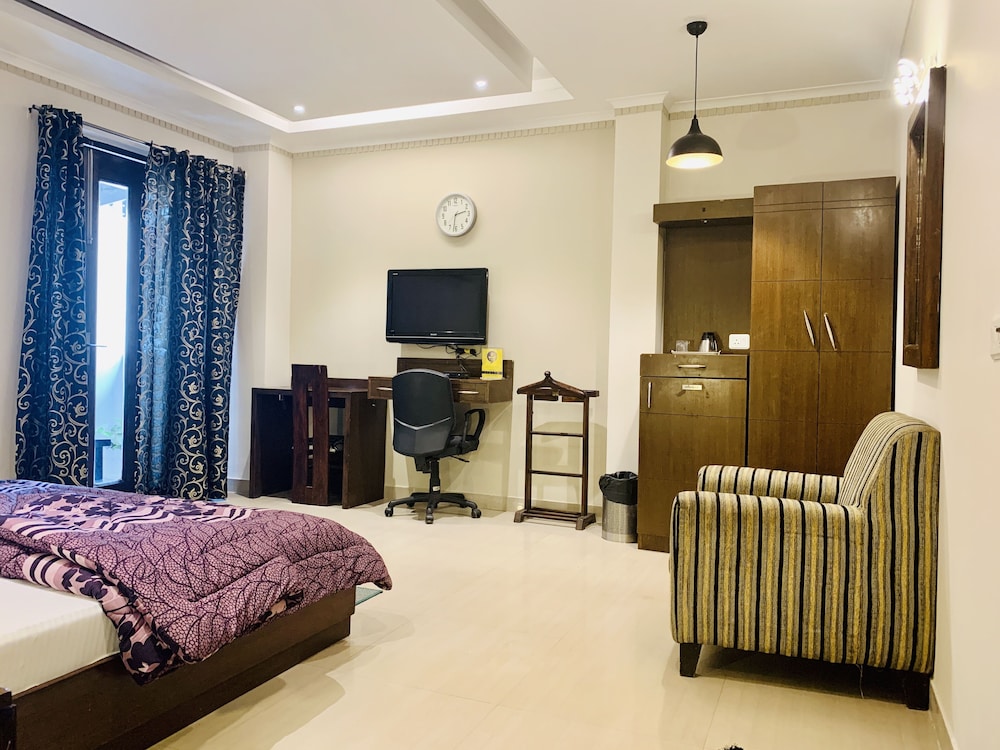 Executive Room - Photo 5
