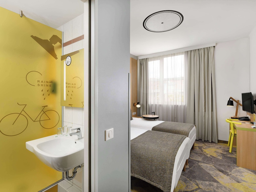 Family Room, 2 Double Beds thumbnail 5