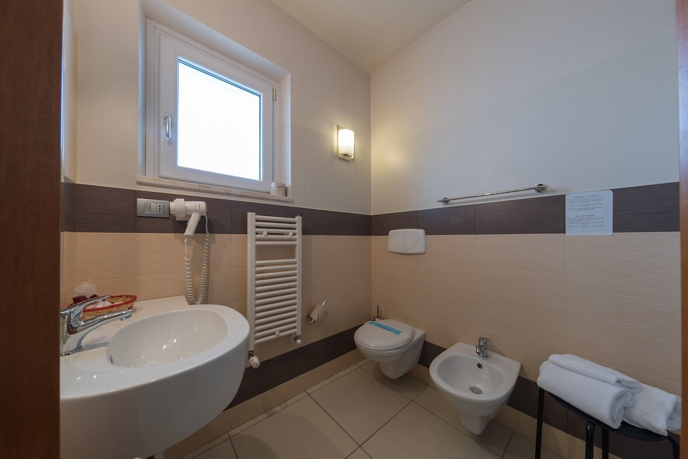 Standard Double Room Single Use photo 3