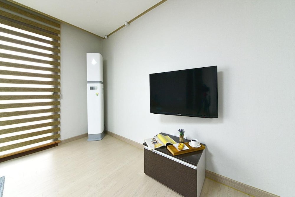 Basic Room, 1 Bedroom (B201) - Photo 2