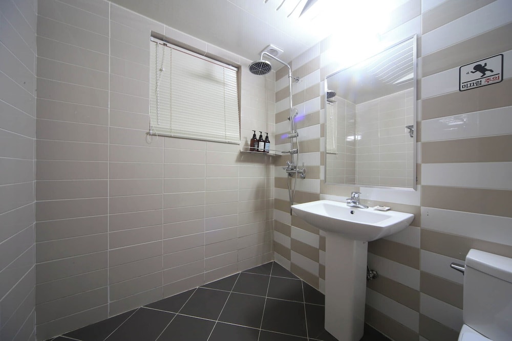 Deluxe Twin Room - Photo 6