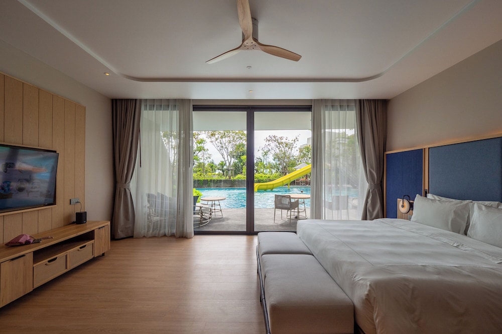 Family Suite Pool Access - Photo 10