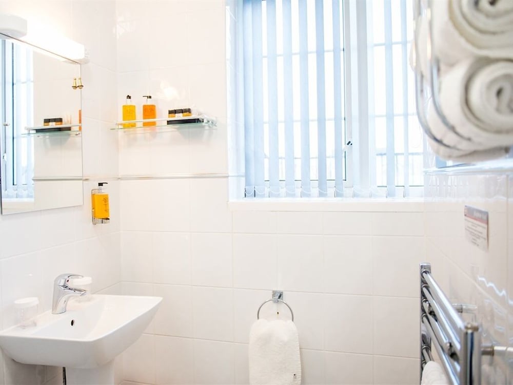 Single Room, Ensuite photo 3