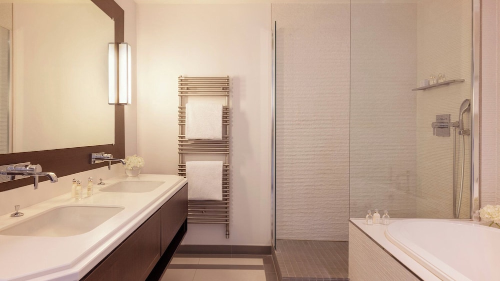 Suite, 1 King Bed, Sea View photo 3