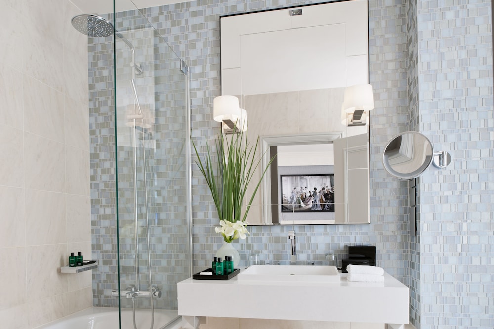 Sofitel Paris Le Faubourg bathroom photo