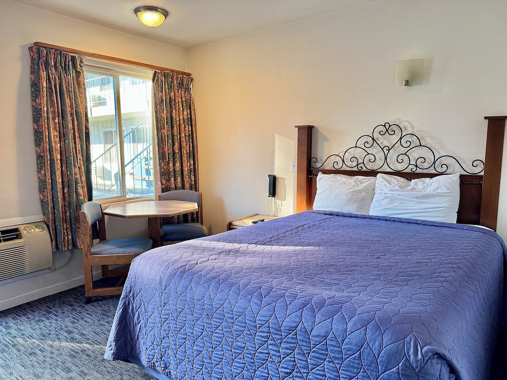 Standard Room, 1 Queen Bed, Non Smoking