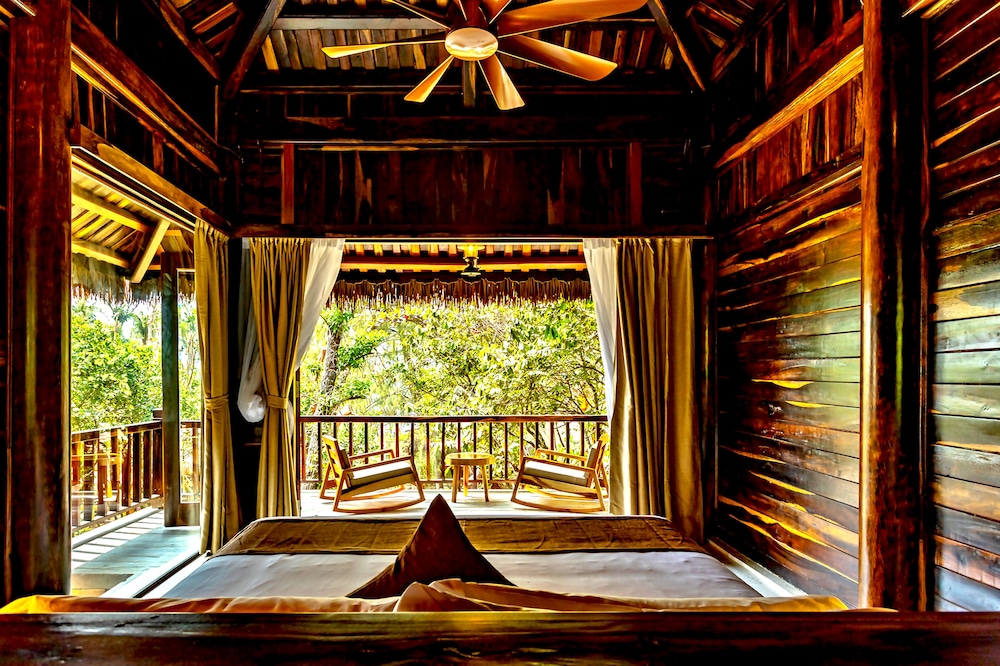 Premium Ocean Breeze Bungalow King