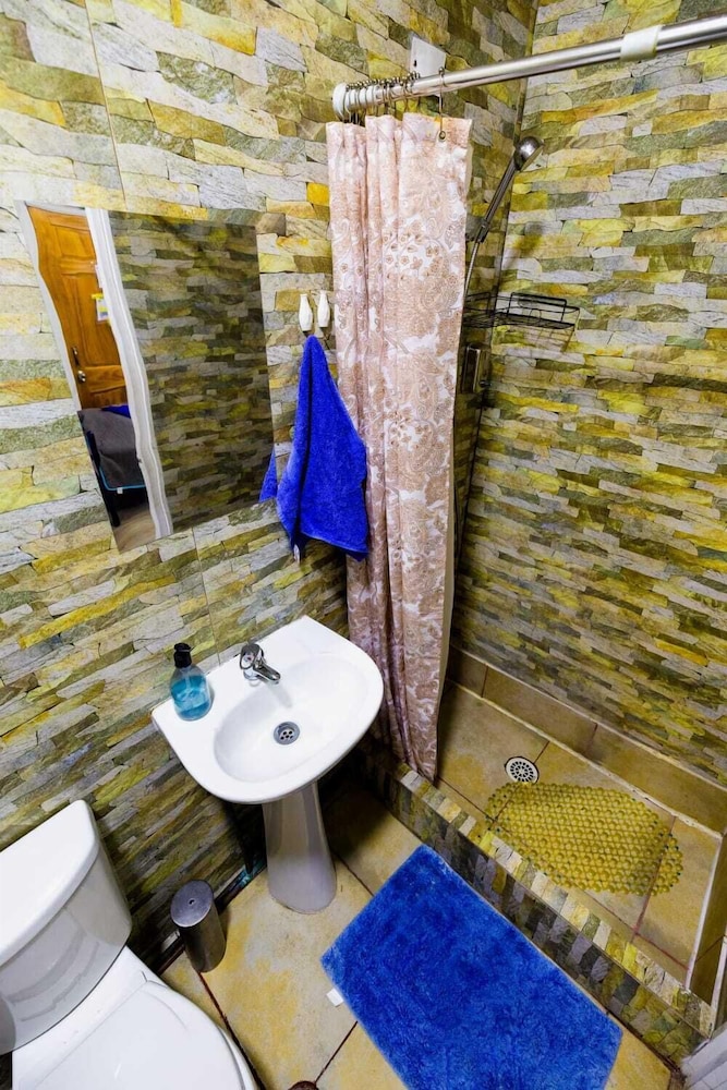 Family Quadruple Room, 1 Bedroom, Ensuite photo 3