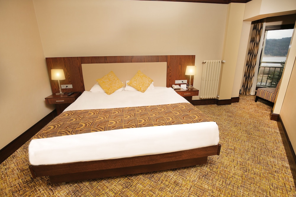 Suite Room with Lake View
