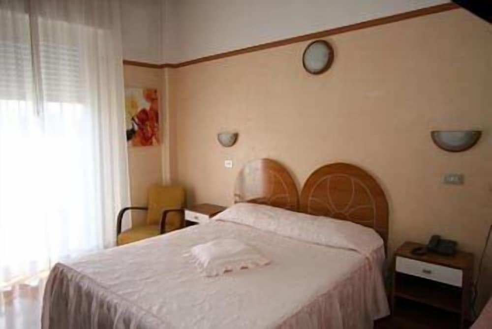 Single Room - Photo 1