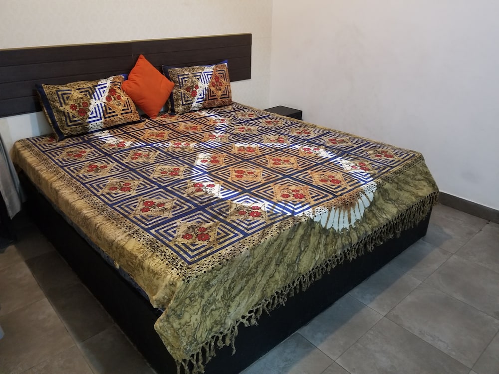Economy Double Room, 1 Queen Bed photo 1