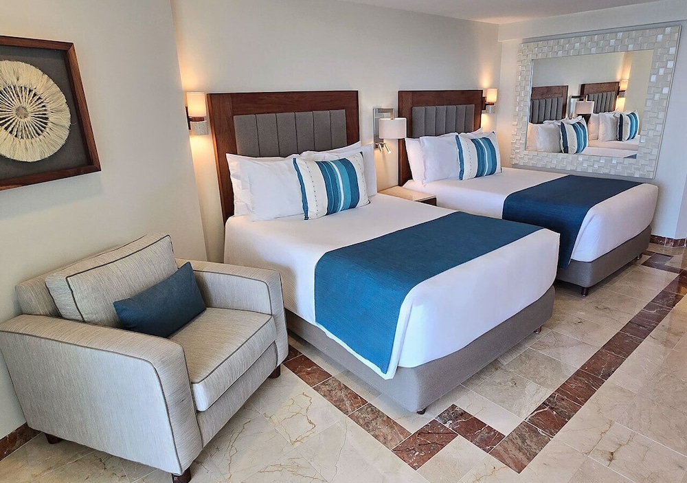 Deluxe Superior Ocean View - Photo 1