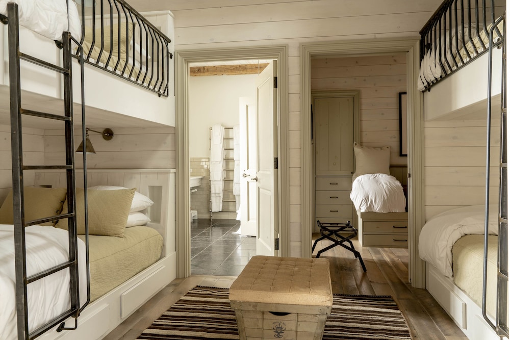 Room (Bunkroom)