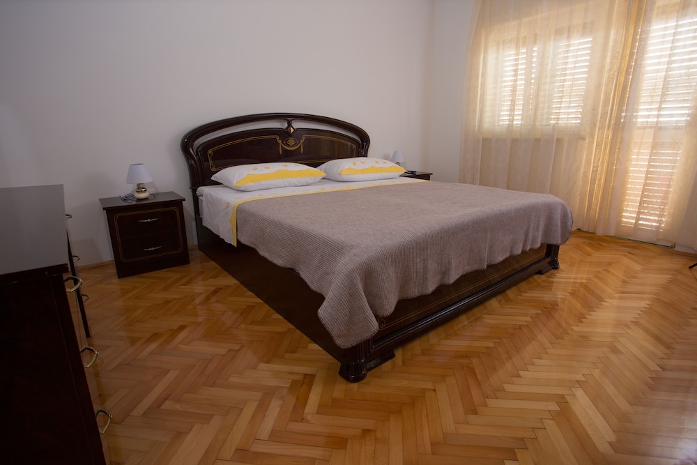 Apartment (Slonic)