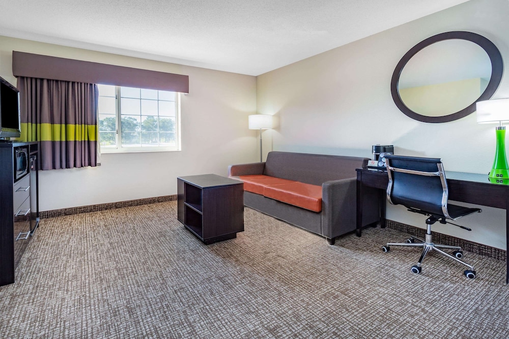 Suite, 2 Queen Beds, Non Smoking - Photo 2