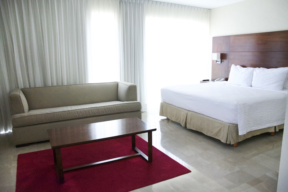 Junior Suite, 1 King Bed with Sofa bed, Balcony, City View (Balcony) photo 2