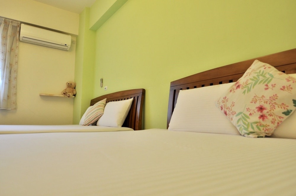Comfort Quadruple Room, 2 Queen Beds (B302) photo 1