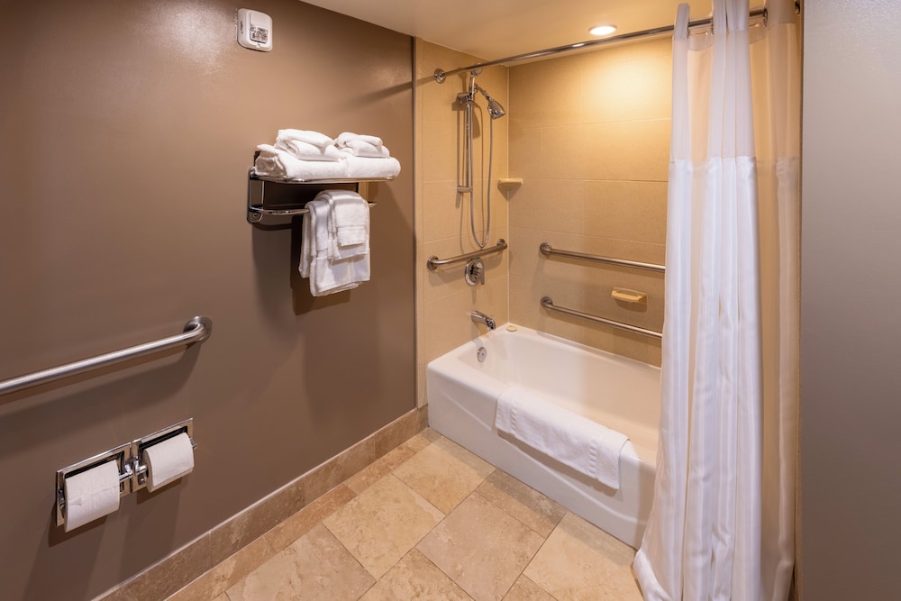 Standard Suite, 1 Queen Bed with Sofa bed, Accessible, City View photo 3