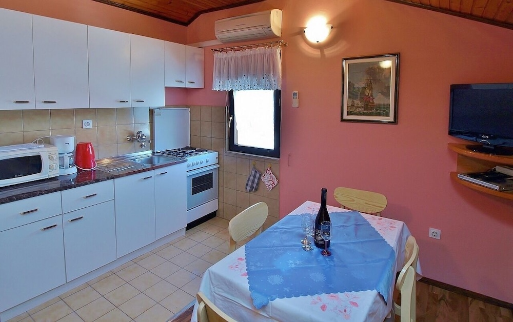 Apartment (Ana - 50m from sea - A2(4))