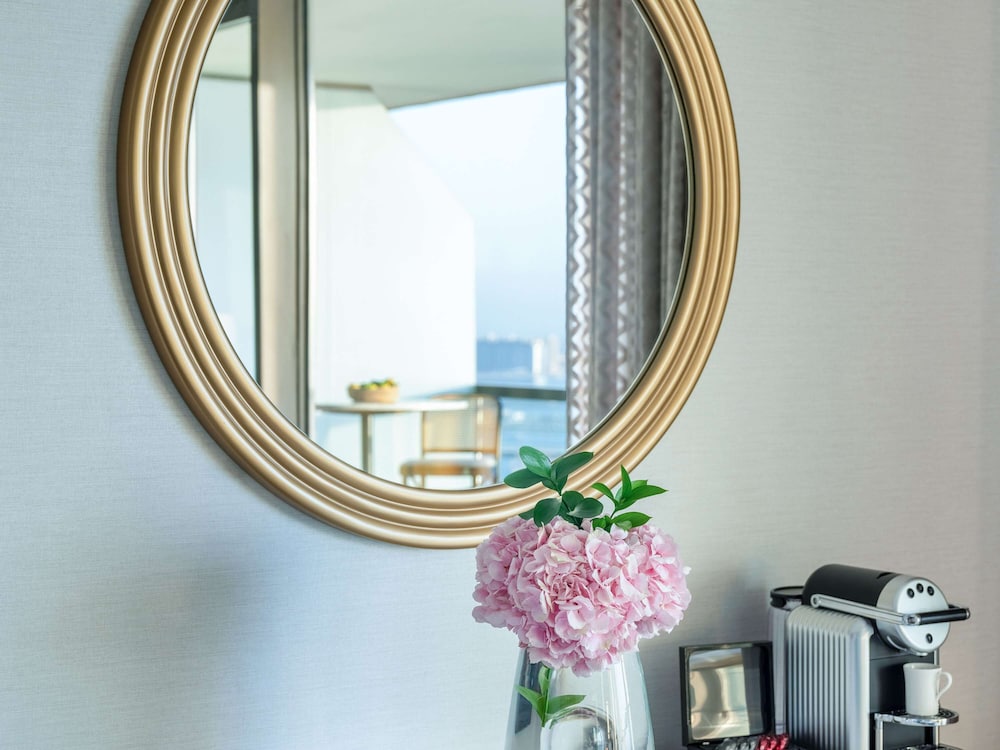 Prestige Suite, 1 King Bed, Club Lounge Access, Partial Sea View - DXB Airport Pickup or Drop Off