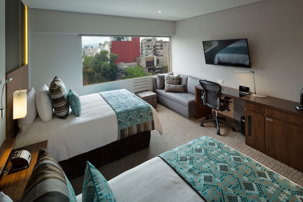 Classic Room, 1 King Bed (Executive Floor)