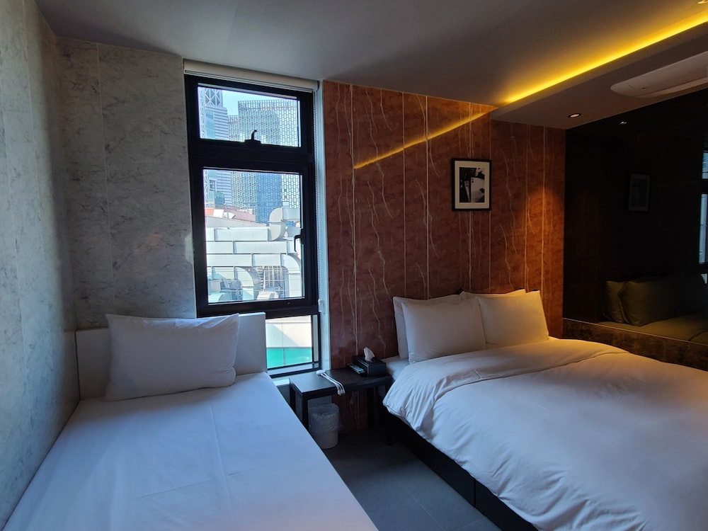 Deluxe Twin Room - Photo 2