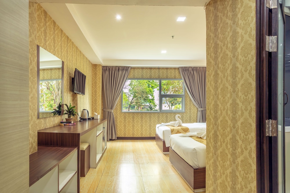 Superior Twin Room, Non Smoking, Courtyard View